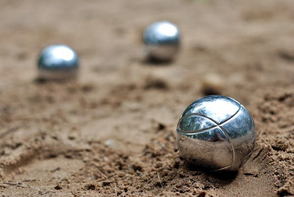 Les règles de la pétanque : guide essentiel pour débutants